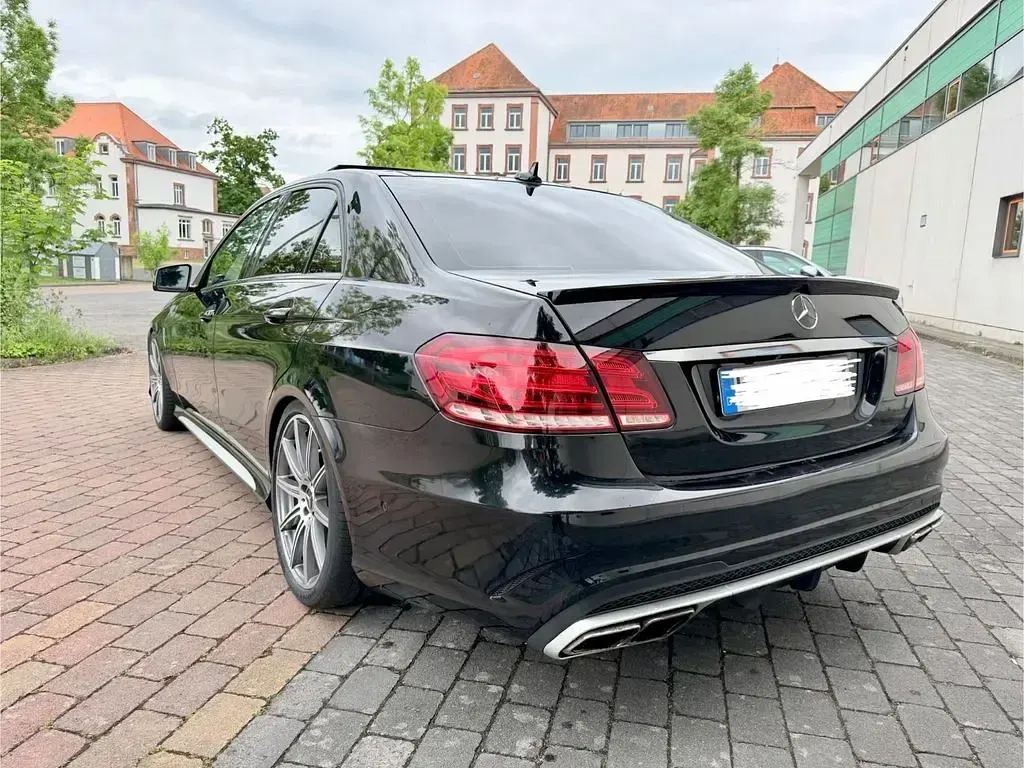 Gebraucht Mercedes E300 AMG 231 PS (169 kW) 2015 Schwarz Limousine