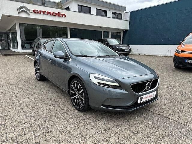 Grau Gebraucht 2017 Volvo V40 Inscription Kombi | 15.590 € (Fairer Preis) - Bild 1/4