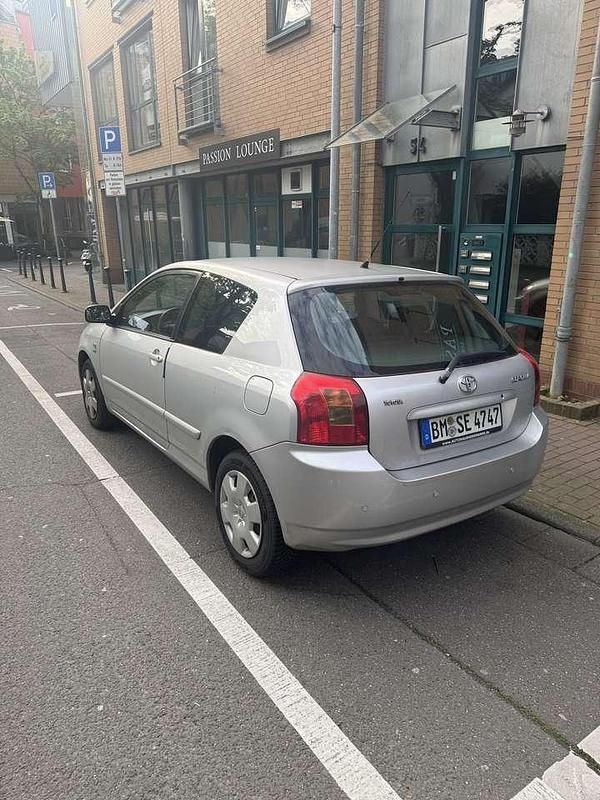 Gebraucht Toyota Corolla 110 PS (80 kW) 2002 Silber Limousine