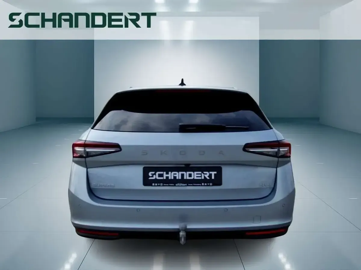Neu Skoda Superb Selection 193 PS (141 kW) 2026 Pebble silber metallic Kombi