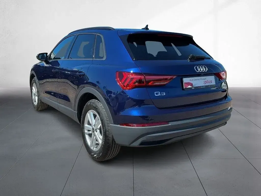 Gebraucht Audi Q3 Basis 150 PS (110 kW) 2025 Navarrablau metallic SUV