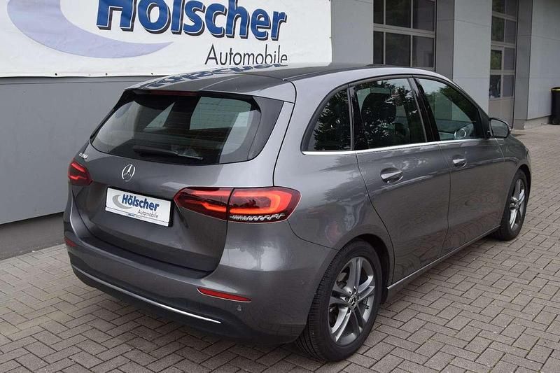 Gebraucht Mercedes B180 136 PS (100 kW) 2019 Mountaingrau Van / Kleinbus