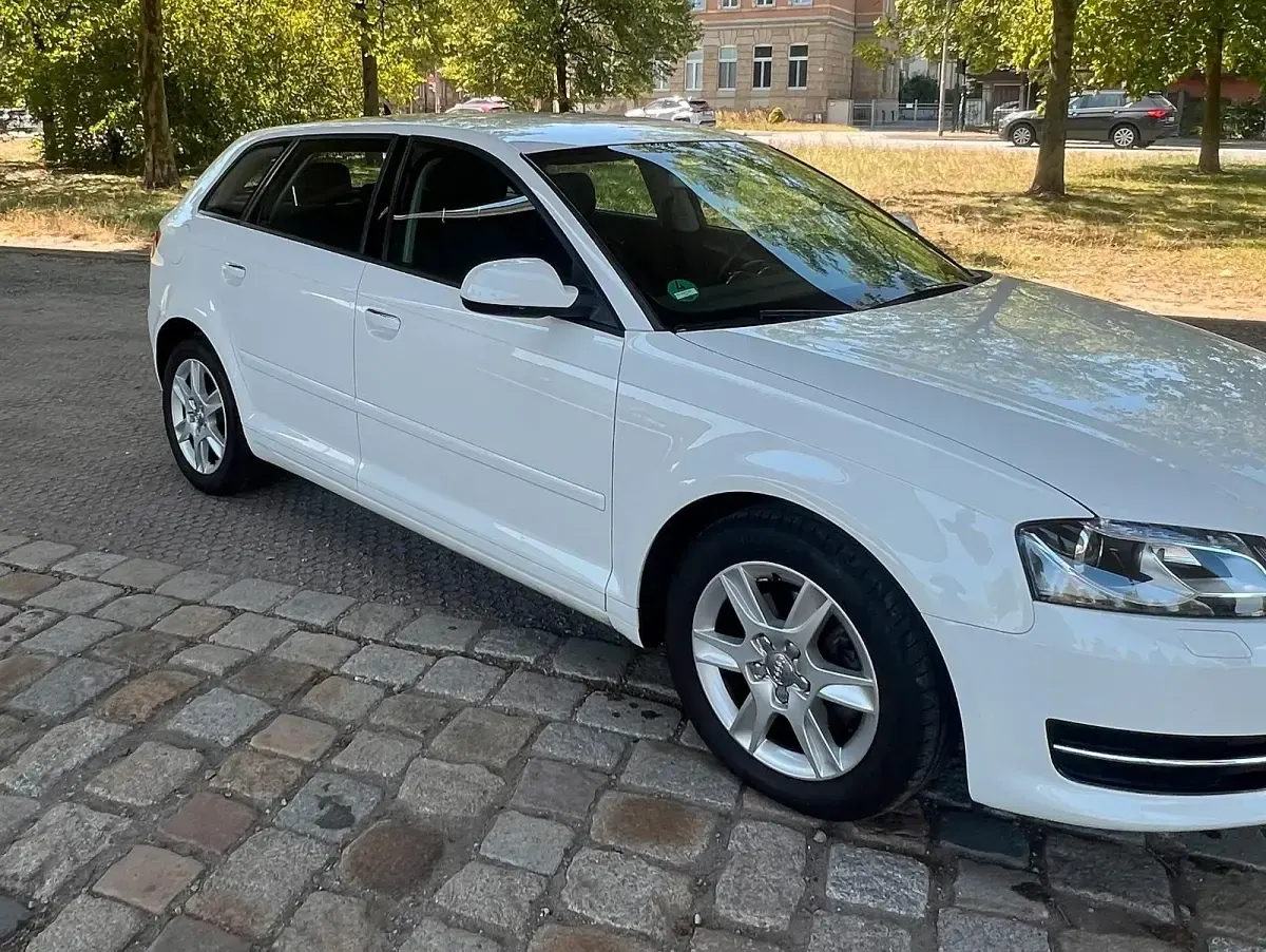 Gebraucht Audi A3 92 PS (67 kW) 2011 Weiß Kleinwagen
