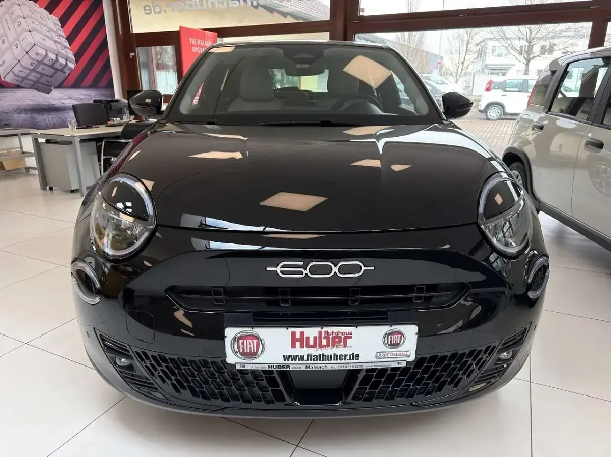 Neu Fiat 600E La Prima 114 kW (156 PS) 2026 Schwarz SUV