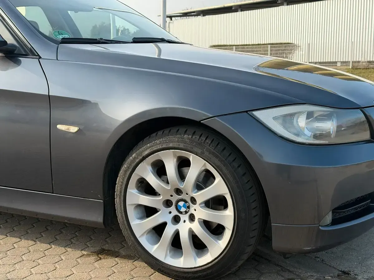 Gebraucht BMW 320 160 PS (117 kW) 2006 Grau Limousine