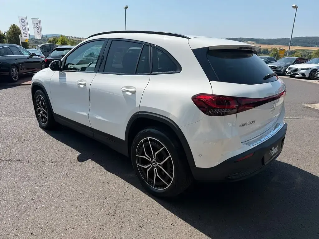 Gebraucht Mercedes EQA300 Progressive 167 kW (228 PS) 2023 Weiß SUV