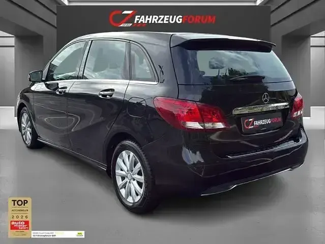 Gebraucht Mercedes B180 109 PS (80 kW) 2015 Kosmosschwarz  metalliclack Kleinwagen
