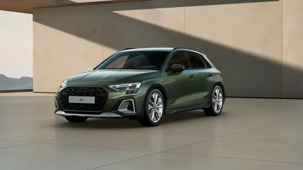 Gebraucht Audi A3 Ambiente 150 PS (110 kW) 2025 Distriktgrün metallic Limousine