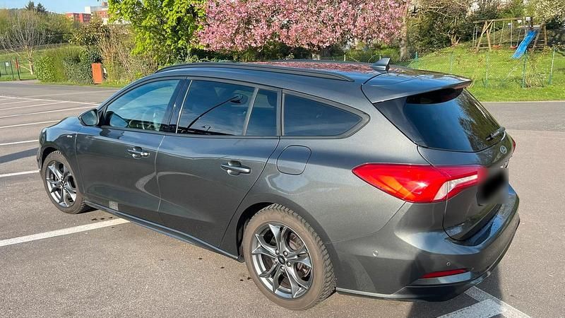 Usado Ford Focus ST-Line 150 CV (110 kW) 2019 Gris Familiar