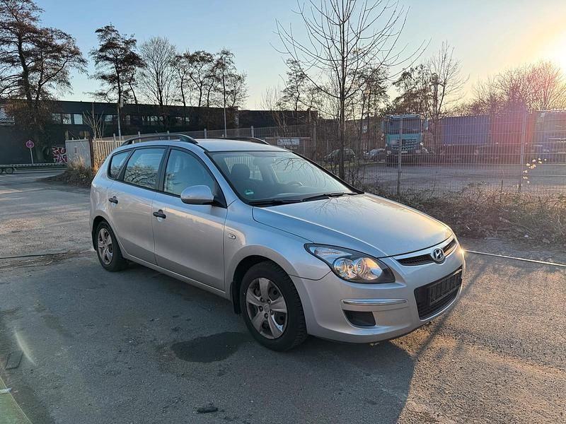 Gebraucht Hyundai i30 109 PS (80 kW) 2009 Grau Kombi