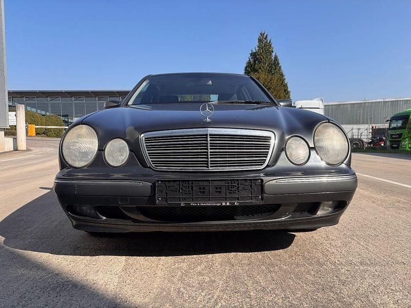 Gebraucht Mercedes E200 Elegance 116 PS (85 kW) 2001 Blau Limousine