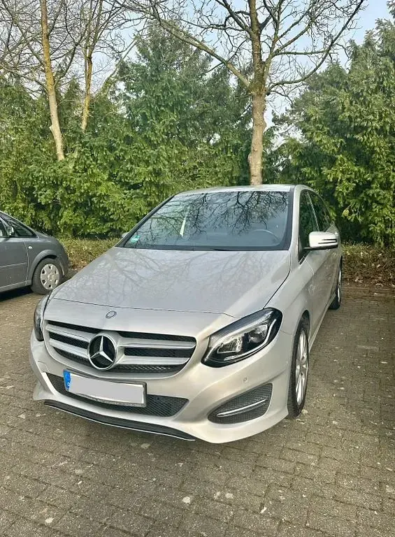 Gebraucht Mercedes B200 136 PS (100 kW) 2015 Silber Kleinwagen