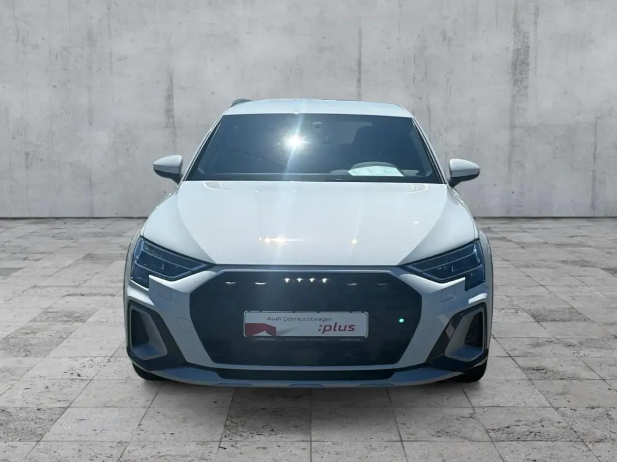 Gebraucht Audi A3 e-tron Comfort 204 PS (150 kW) 2025 Gletscherweiß metallic Kleinwagen