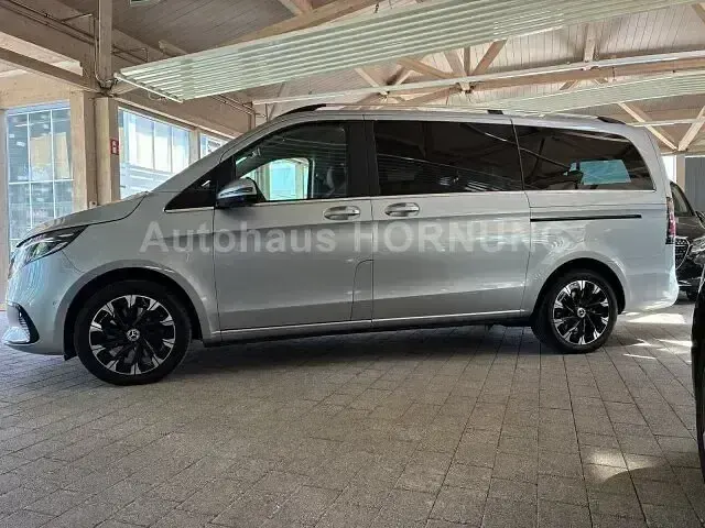 Gebraucht Mercedes V300 Avantgarde 237 PS (174 kW) 2025 Silber Van / Kleinbus