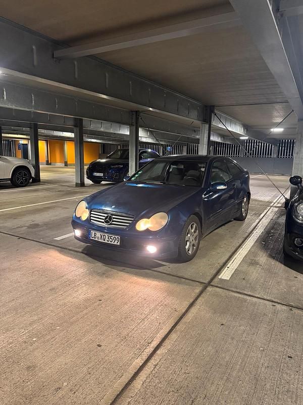 Gebraucht Mercedes C180 129 PS (94 kW) 2001 Blau Coupé