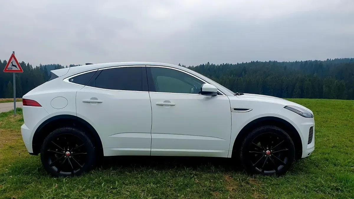 Begagnad Jaguar E-Pace R-Dynamic 179 HK (131 kW) 2018 Vit SUV