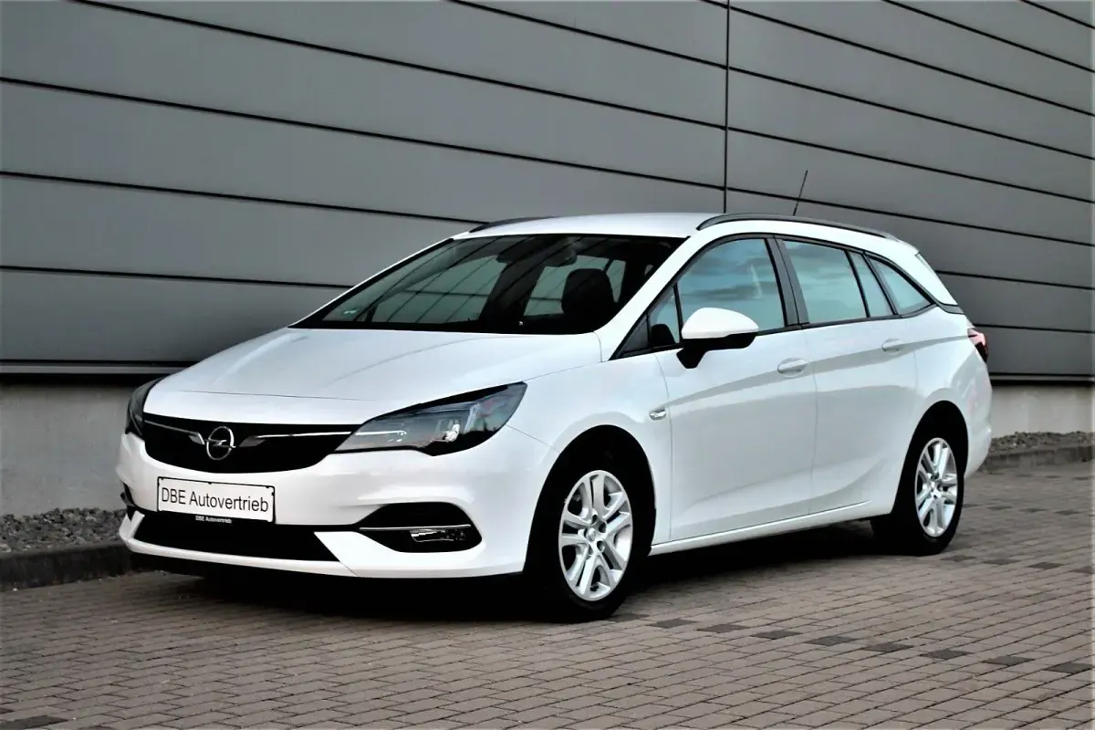 Gebraucht Opel Astra Edition 110 PS (80 kW) 2019 Weiß Kombi