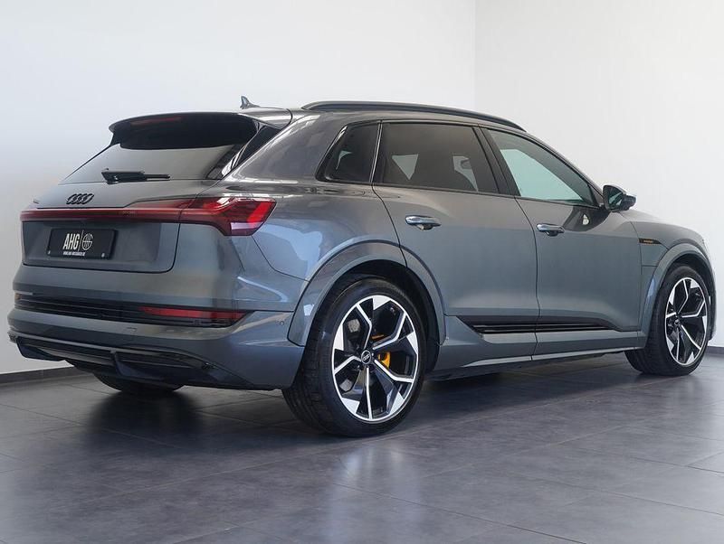 Gebraucht Audi e-tron Sport 369 kW (503 PS) 2022 Grau SUV