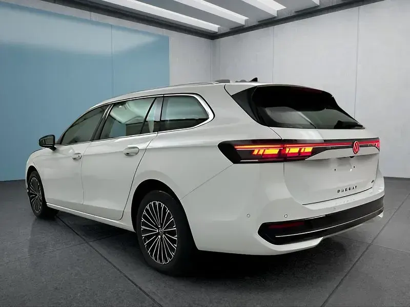 Gebraucht VW Passat 150 PS (110 kW) 2025 Weiß Kombi
