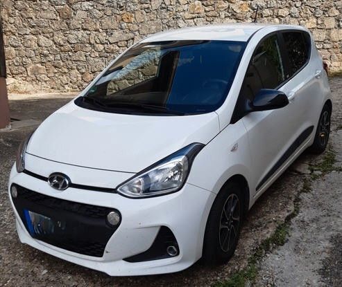 Weiß Gebraucht 2018 Hyundai i10 Passion Kleinwagen | 9.690 € (Fairer Preis) - Bild 1/4