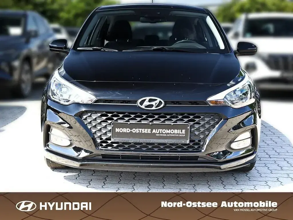 Gebraucht Hyundai i20 Trend 101 PS (74 kW) 2020 Schwarz Kleinwagen