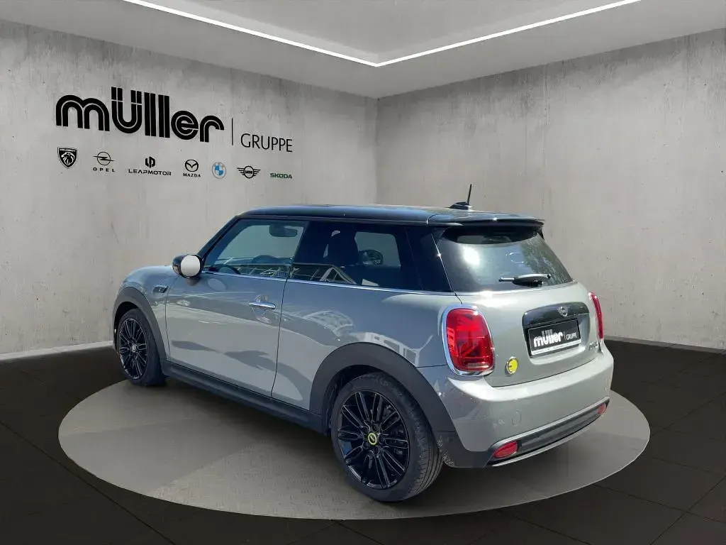 Gebraucht Mini Cooper SE Hatch 135 kW (184 PS) 2022 Moonwalk grey Kleinwagen