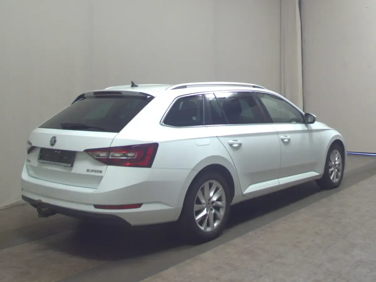 Gebraucht Skoda Superb Style 150 PS (110 kW) 2017 Laser weiss Kombi