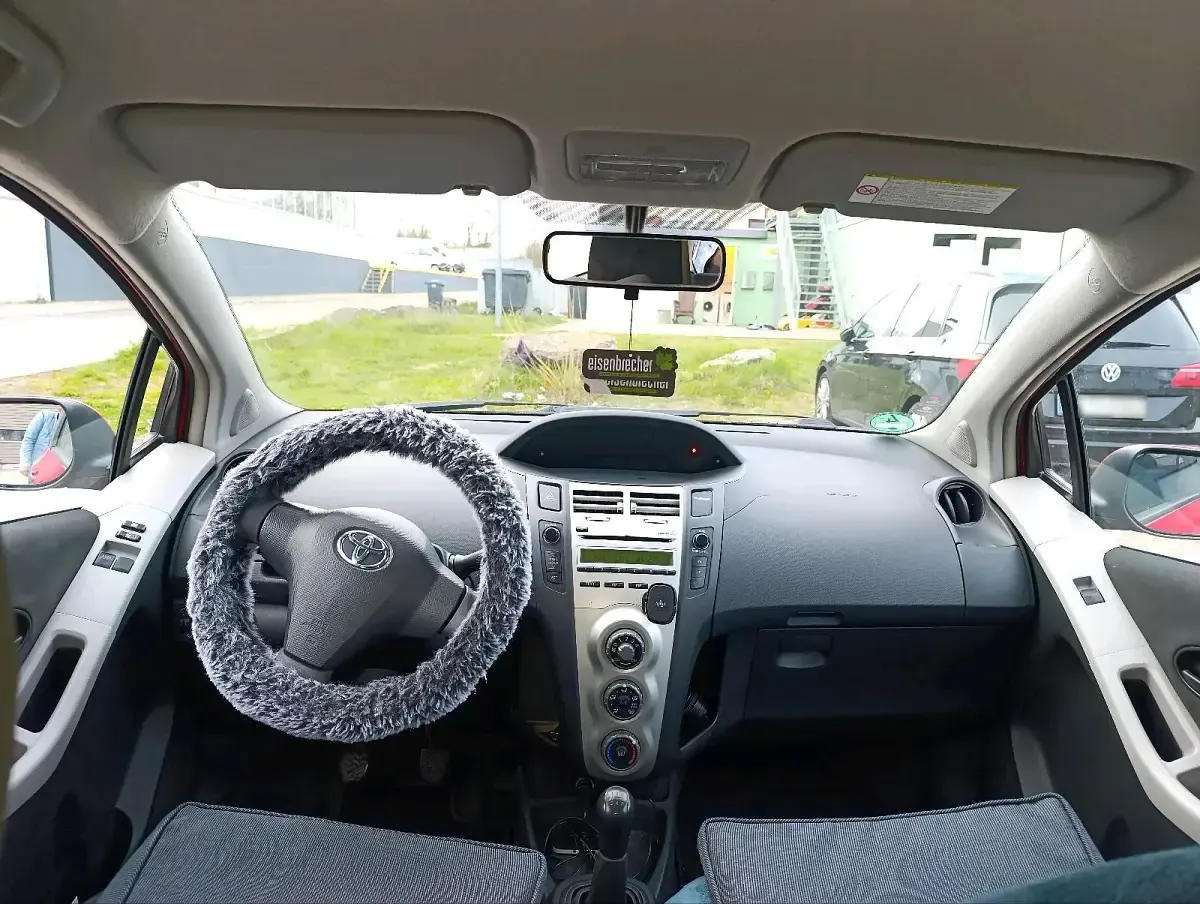 Gebraucht Toyota Yaris 69 PS (50 kW) 2008 Rot Kleinwagen