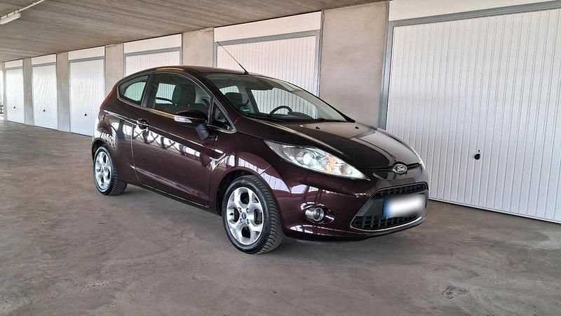 Gebraucht Ford Fiesta Titanium 97 PS (71 kW) 2012 Violet Kleinwagen