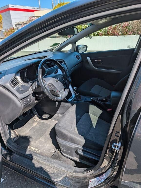 Gebraucht Kia Ceed DREAM-TEAM Edition 101 PS (74 kW) 2015 Schwarz Kleinwagen