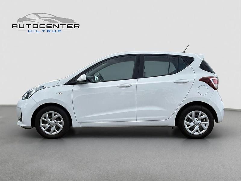 Gebraucht Hyundai i10 67 PS (49 kW) 2018 Weiß Kleinwagen