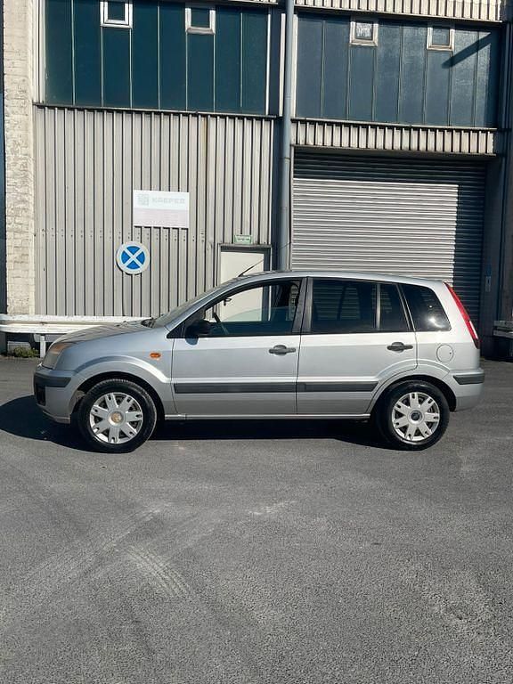 Gebraucht Ford Fusion Ambiente 80 PS (58 kW) 2006 Silber Kleinwagen