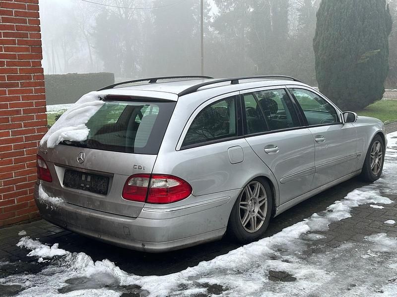 Gebraucht Mercedes E220 150 PS (110 kW) 2003 Silber Kombi