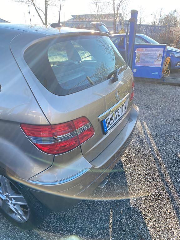 Gebraucht Mercedes B200 140 PS (102 kW) 2005 Gold Van / Kleinbus
