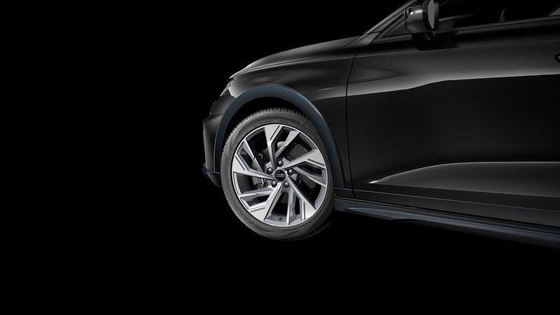 Gebraucht Audi A3 Ambiente 150 PS (110 kW) 2024 Schwarz Limousine