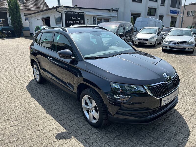 Schwarz Gebraucht 2020 Skoda Karoq Ambition SUV | 21.950 € (Fairer Preis) - Bild 1/4