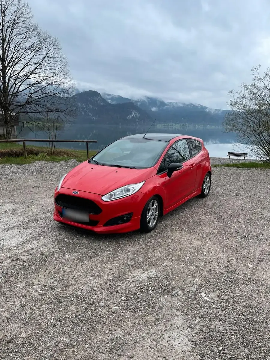 Gebraucht Ford Fiesta Sport 140 PS (102 kW) 2015 Rot Kleinwagen