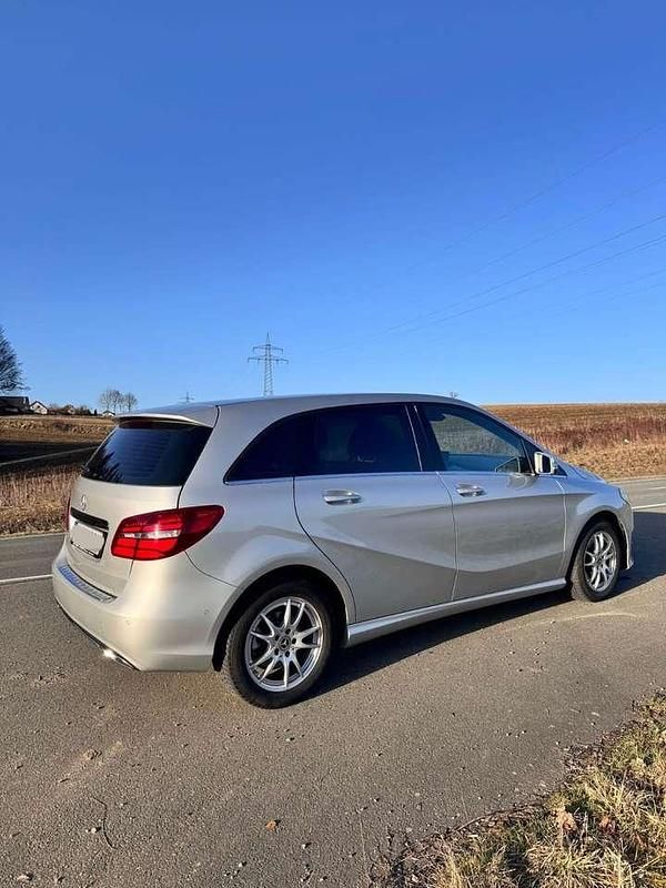 Gebraucht Mercedes B180 122 PS (89 kW) 2018 Silber Van / Kleinbus