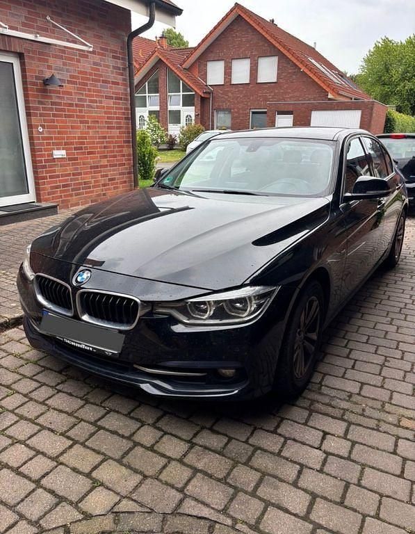 Schwarz Gebraucht 2017 BMW 318 Sport Line Limousine | 10.150 € (Fairer Preis) - Bild 1/4