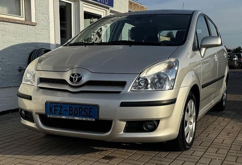 Silber Gebraucht 2007 Toyota Corolla Verso Sol Van / Kleinbus | 4.900 € (Fairer Preis) - Bild 1/4