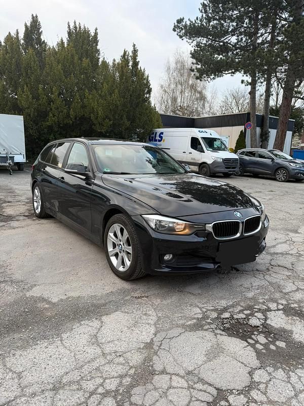 Gebraucht BMW 320 184 PS (135 kW) 2013 Schwarz Kombi