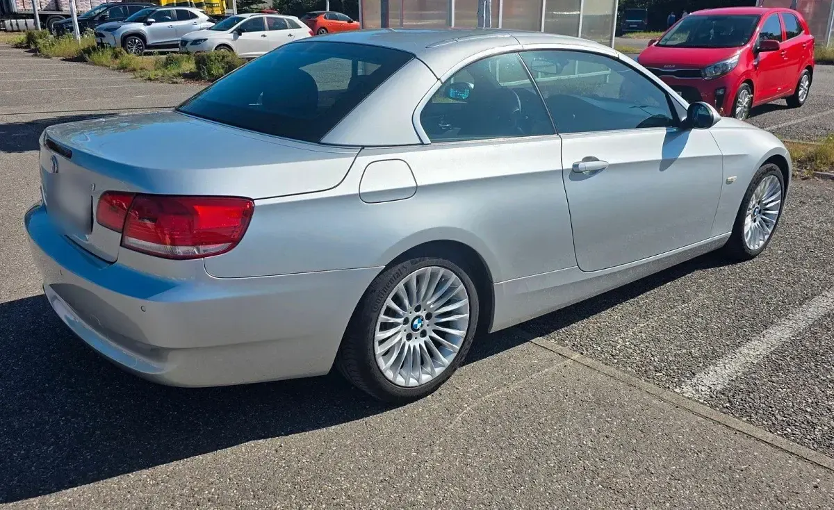 Gebraucht BMW 320 Cabriolet 177 PS (130 kW) 2009 Silber Cabrio