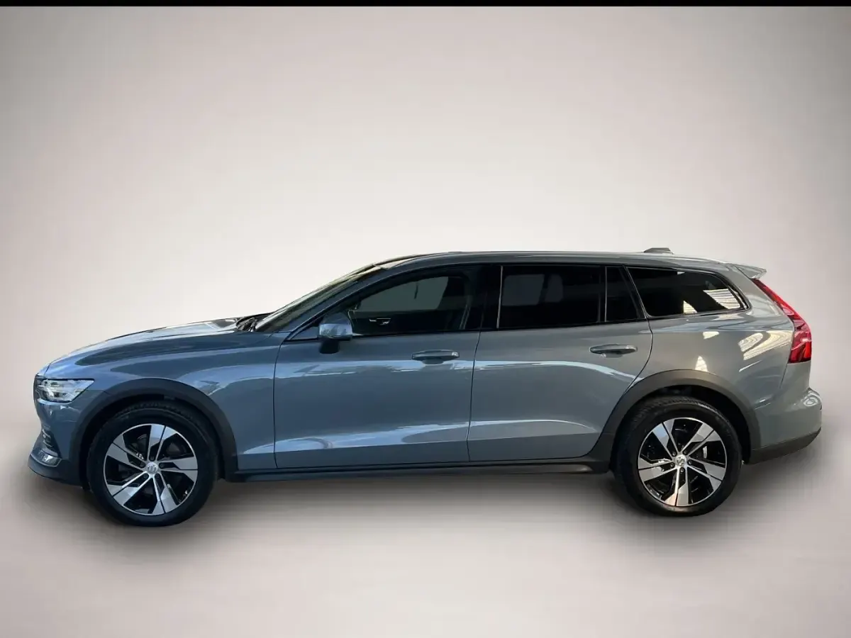 Gebraucht Volvo V60 CC Plus 197 PS (144 kW) 2023 Grau Kombi