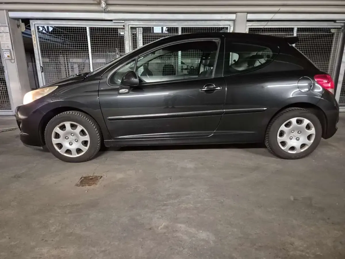 Gebraucht Peugeot 207 Premium 120 PS (88 kW) 2010 Limousine