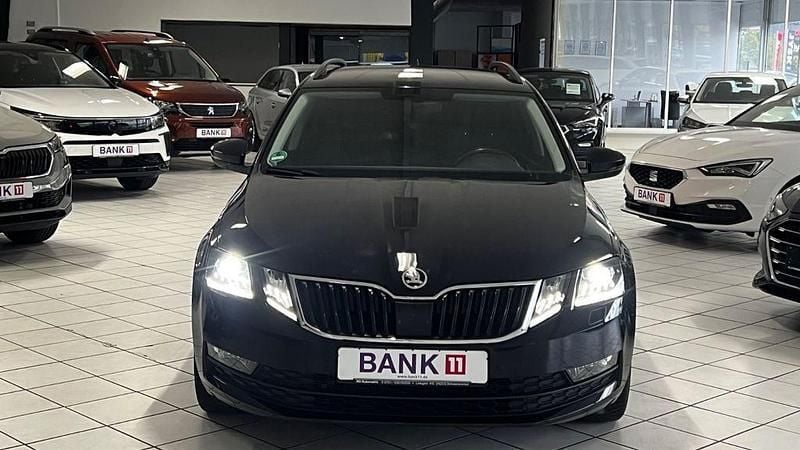 Schwarz Gebraucht 2019 Skoda Octavia Soleil Kombi | 16.990 € (Fairer Preis) - Bild 1/4