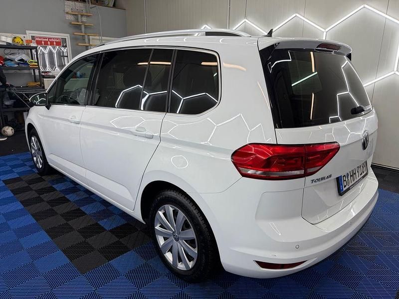 Gebraucht VW Touran Active 150 PS (110 kW) 2021 Weiß Van / Kleinbus
