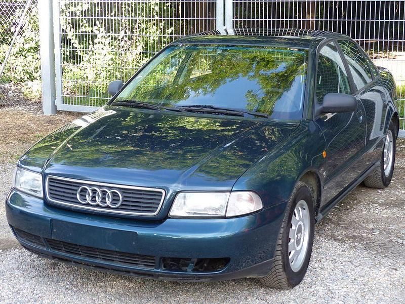 Grün Gebraucht 1994 Audi A4 Limousine | 650 € - Bild 1/4