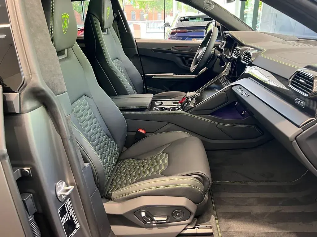 Usata Lamborghini Urus 666 CV (489 kW) 2024 Grigio SUV