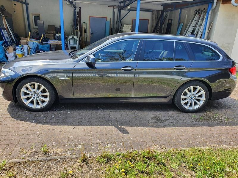 Braun Gebraucht 2011 BMW 525 Kombi | 14.000 € - Bild 1/4