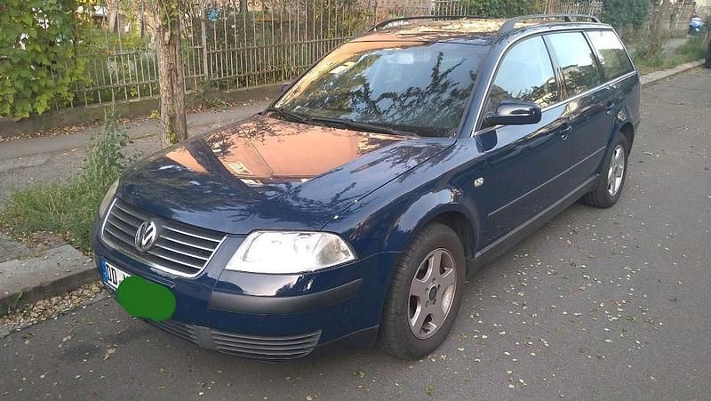 Blau Gebraucht 2002 VW Passat Kombi | 1.200 € (Guter Preis) - Bild 1/4